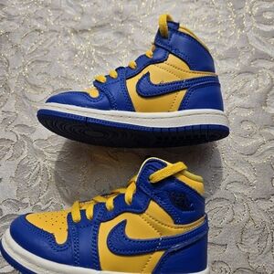 Nike Kids Sneakers in Blue and Yellow